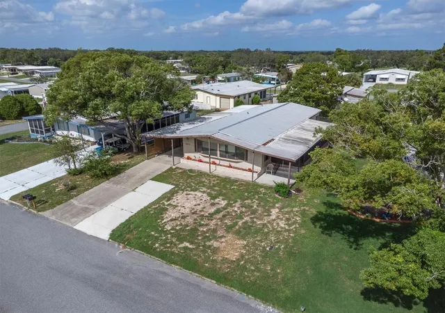 Photo 3 of Manufactured home for sale at 12472 Fairway Ave, Brooksville, FL 34613 | MLS# TB8550005 | Listing updated on 2026-09-19