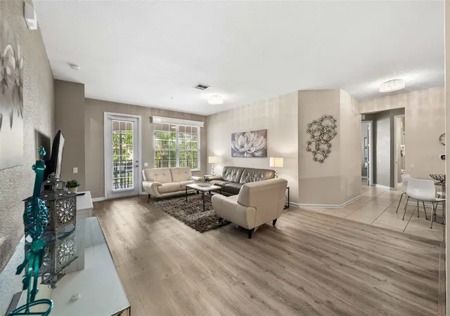 Listing Photo 5 - Condo for sale in building located at 5037 Shoreway Loop, Orlando, FL 32819 - Unit #202