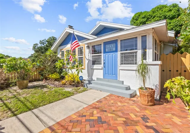 Photo 3 of Single family home for sale at 2627 52nd Street S, Gulfport, FL 33707 | MLS# TB8550030 | Listing updated on 2026-10-09