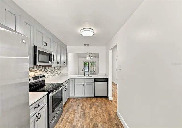Listing Photo 5 - Condo for sale in building located at 271 Hl St, CASSELBERRY, FL 32707 - Unit #271