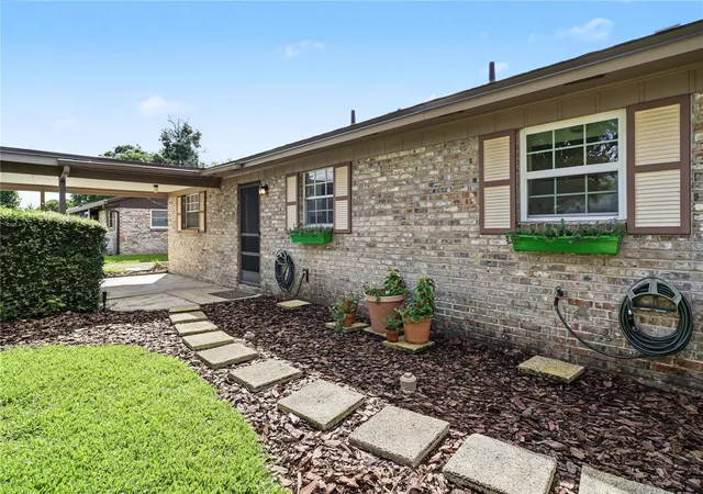 Photo 3 of Multi family home for sale at 328 E Evergreen Ave, Longwood, FL 32750 | MLS# O6443094 | Listing updated on 2026-09-19