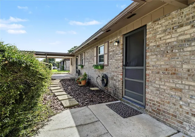 Photo 3 of Multi family home for sale at 328 E Evergreen Ave, Longwood, FL 32750 | MLS# O6443094 | Listing updated on 2026-09-19