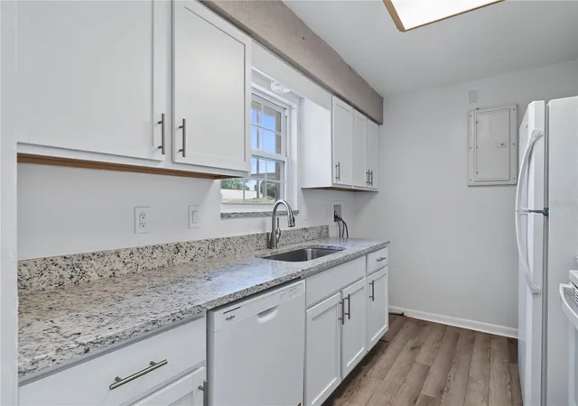 Photo 4 of Multi family home for sale at 328 E Evergreen Ave, Longwood, FL 32750 | MLS# O6443094 | Listing updated on 2026-09-19