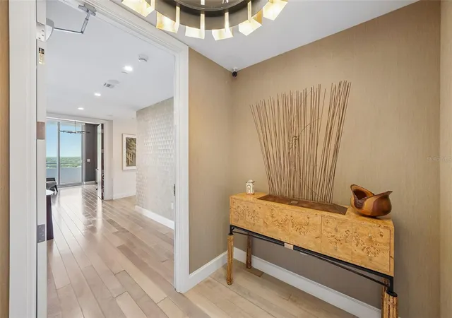 Photo 3 of Condo for sale at 3401 Bayshore Blvd #1204, Tampa, FL 33629 | MLS# TB8550049 | Listing updated on 2026-09-20