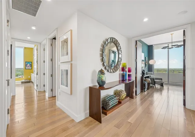 Listing Photo 5 - Condo for sale in Virage Bayshore	 located at 3401 Bayshore Blvd, TAMPA, FL 33629 - Unit #1204