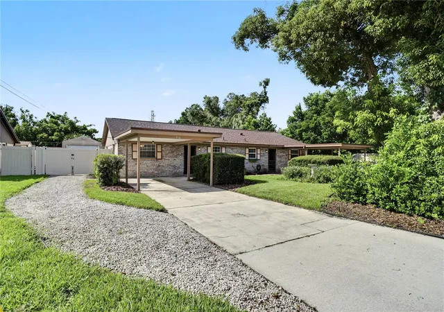 Photo 3 of Multi family home for sale at 330 E Evergreen Ave, Longwood, FL 32750 | MLS# O6443106 | Listing updated on 2026-09-19