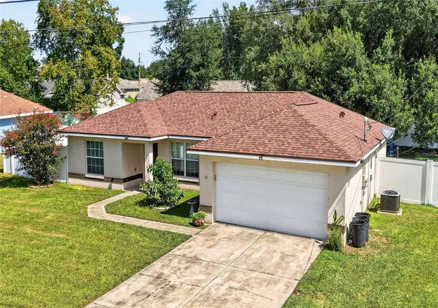Photo 3 of Sale Pending at 18 Pine Crse Loop, Ocala, FL 34472 | MLS# OM732541 | Listing updated on 2026-10-02