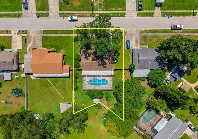 Photo 3 of Single family home for sale at 1807 Nova Dr, Valrico, FL 33596 | MLS# TB8550057 | Listing updated on 2026-09-20
