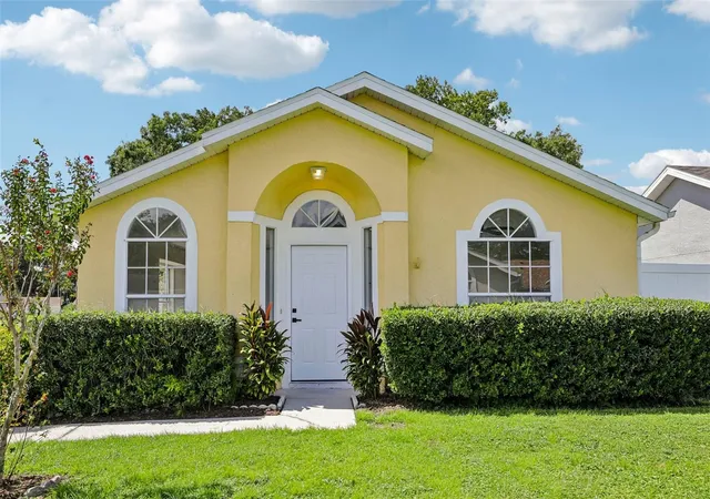 Photo 3 of Single family home for sale at 414 Horizon Dr, Winter Springs, FL 32708 | MLS# O6443112 | Listing updated on 2026-09-22