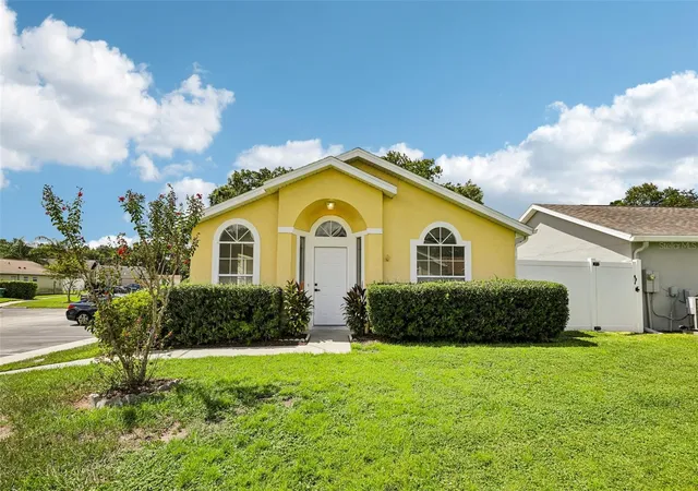 Photo 4 of Single family home for sale at 414 Horizon Dr, Winter Springs, FL 32708 | MLS# O6443112 | Listing updated on 2026-09-22