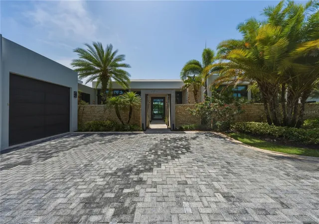Photo 1 of Single family home for sale at 14 E Beach, Dorado, PR 00646 | MLS# PR9124294 | Listing updated on 2026-09-22