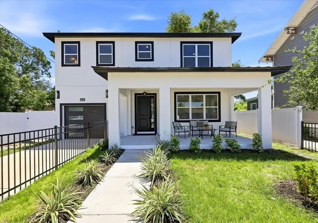 Photo 3 of Single family home for sale at 1044 12th Avenue S, Saint Petersburg, FL 33705 | MLS# TB8550066 | Listing updated on 2026-09-22