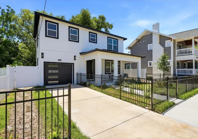 Photo 4 of Single family home for sale at 1044 12th Avenue S, Saint Petersburg, FL 33705 | MLS# TB8550066 | Listing updated on 2026-09-22