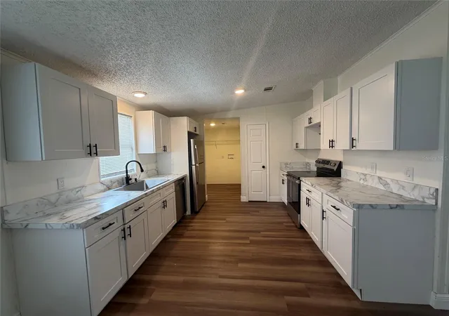 Photo 3 of Manufactured home for sale at 3736 Valley Farm Rd, Lakeland, FL 33810 | MLS# L4965169 | Listing updated on 2026-09-25