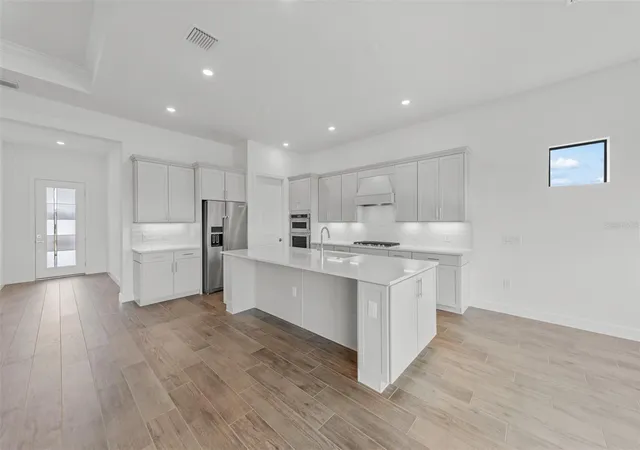 Photo 4 of Single family home for sale at 5027 Golden Shore Ct, Bradenton, FL 34211 | MLS# TB8550069 | Listing updated on 2026-09-19