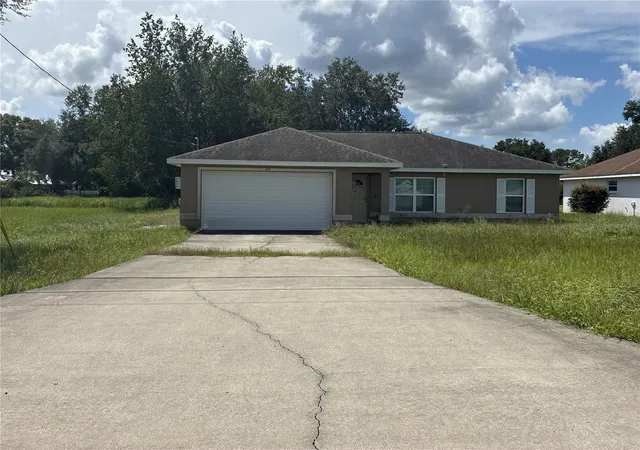 Single family home for sale at 40 Pine Tr, OCALA, FL 34472 | MLS# OM732545