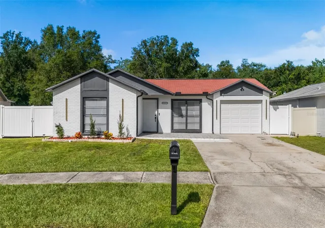 Photo 1 of Single family home for sale at 1427 Thistledown Dr, Brandon, FL 33510 | MLS# TB8550072 | Listing updated on 2026-09-19