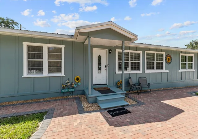 Photo 4 of Single family home for sale at 15124 N 19th Street, Lutz, FL 33549 | MLS# TB8550074 | Listing updated on 2026-09-26