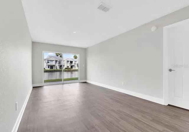 Listing Photo 4 - Condo for sale in building located at 2500 Woodgate Blvd, ORLANDO, FL 32822 - Unit #104
