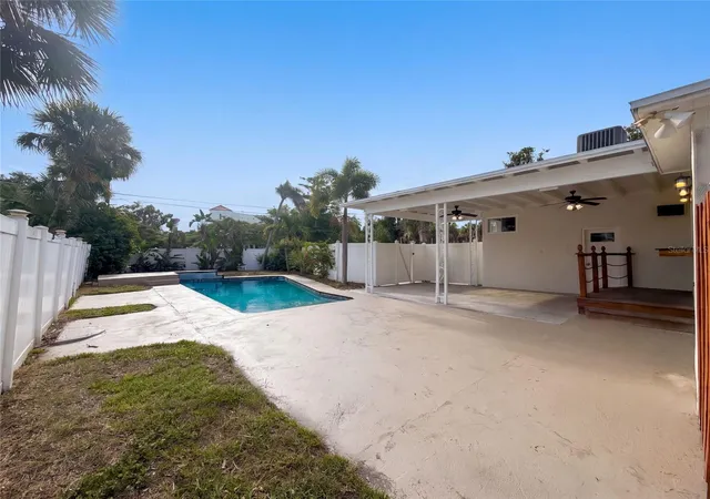 Photo 4 of Single family home for sale at 601 Myrtle Way S, Saint Petersburg, FL 33705 | MLS# O6443127 | Listing updated on 2026-09-19