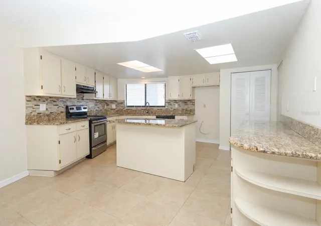 Photo 2 of Condo for sale at 1054 Lotus Cvs Ct #614, Altamonte Springs, FL 32714 | MLS# O6443133 | Listing updated on 2026-09-23