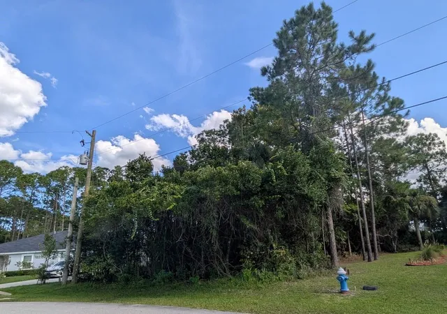 Photo 1 of Land for sale at 7 Seckel Ct, Palm Coast, FL 32164 | MLS# FC321558 | Listing updated on 2026-09-19