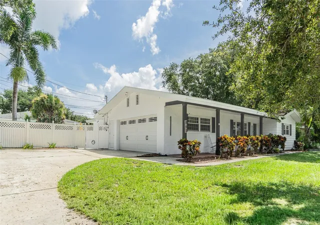 Photo 1 of Single family home for sale at 863 Bay Breeze Ter, Largo, FL 33770 | MLS# TB8550089 | Listing updated on 2026-10-28