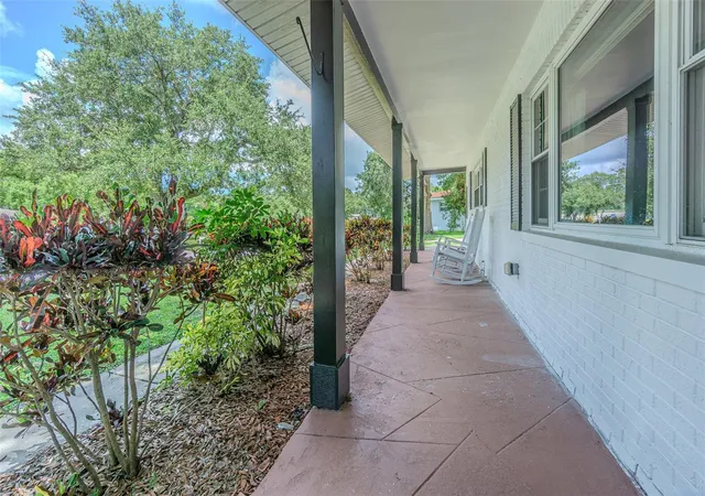 Photo 4 of Single family home for sale at 863 Bay Breeze Ter, Largo, FL 33770 | MLS# TB8550089 | Listing updated on 2026-10-28
