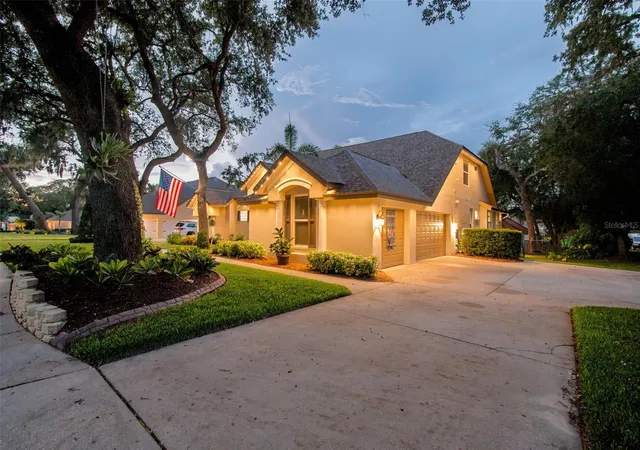 Photo 3 of Single family home for sale at 5105 Sylvan Oaks Dr, Valrico, FL 33596 | MLS# TB8550093 | Listing updated on 2026-09-20