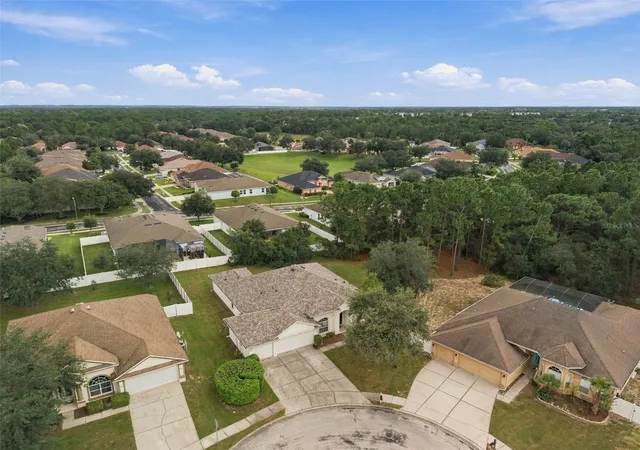 Photo 3 of Single family home for sale at 5701 Brackenwood Dr, Spring Hill, FL 34609 | MLS# W7889637 | Listing updated on 2026-10-02
