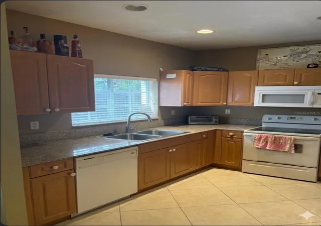 Photo 3 of Townhouse for sale at 7668 S Stonecreek Cir, Hollywood, FL 33024 | MLS# N6145831 | Listing updated on 2026-09-19