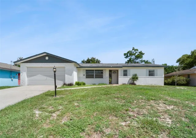 Single family home for sale at 1679 E Apache Cir, DELTONA, FL 32725 | MLS# V4951375