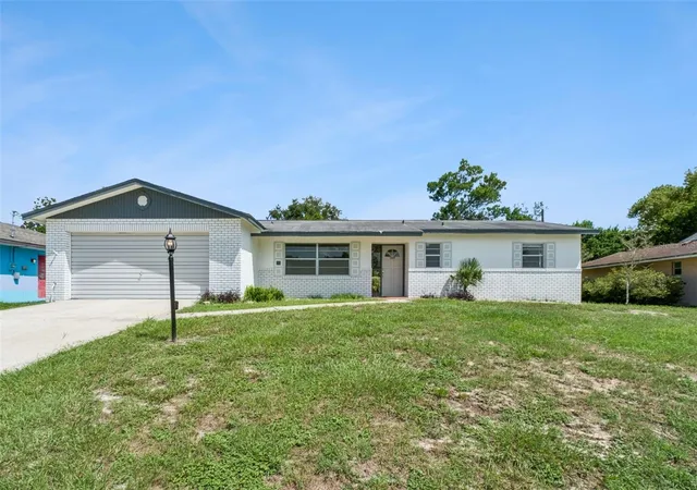 Photo 2 of Sale Pending at 1679 E Apache Cir, Deltona, FL 32725 | MLS# V4951375 | Listing updated on 2026-10-01
