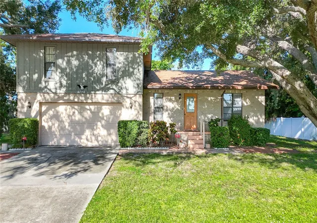 Photo 1 of Single family home for sale at 1104 77th Street Nw, Bradenton, FL 34209 | MLS# A4706678 | Listing updated on 2026-09-23