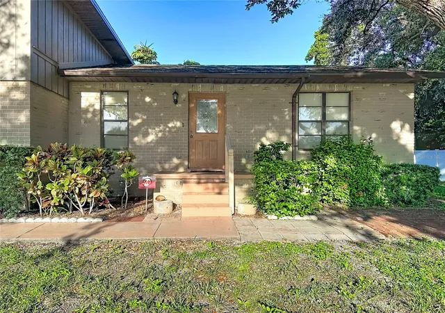 Photo 2 of Single family home for sale at 1104 77th Street Nw, Bradenton, FL 34209 | MLS# A4706678 | Listing updated on 2026-09-23