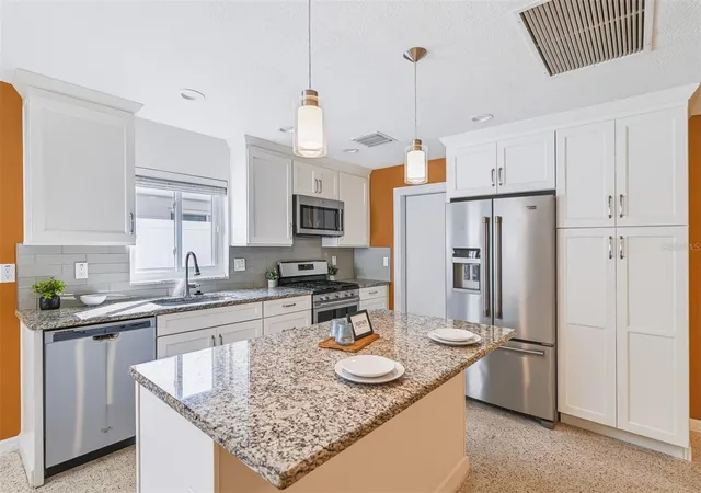 Photo 2 of Single family home for sale at 624 Dunraven Dr, Winter Park, FL 32792 | MLS# O6443159 | Listing updated on 2026-10-27