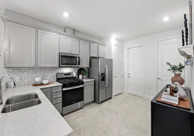 Photo 3 of House for sale at 18734 Indian Rock Pl, Bradenton, FL 34211 | MLS# TB8550115 | Listing updated on 2026-09-19