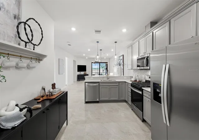 Photo 4 of House for sale at 18734 Indian Rock Pl, Bradenton, FL 34211 | MLS# TB8550115 | Listing updated on 2026-09-19
