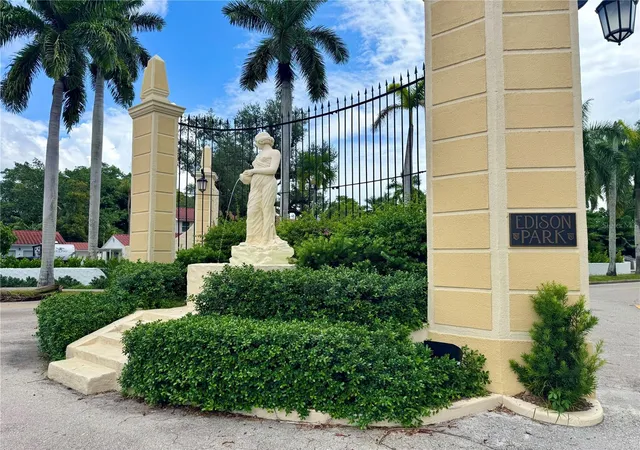 Photo 3 of Single family home for sale at 2476 Euclid Ave, Fort Myers, FL 33901 | MLS# C7530939 | Listing updated on 2026-09-19
