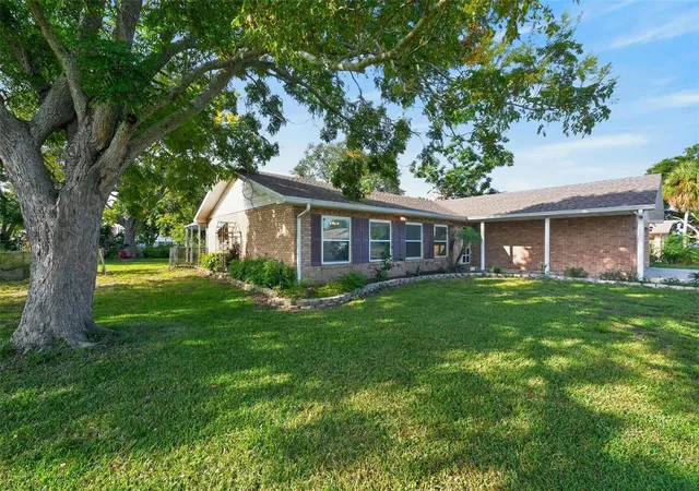 Photo 2 of Single family home for sale at 5234 Fredrick Rd, Fruitland Park, FL 34731 | MLS# G5118004 | Listing updated on 2026-10-06