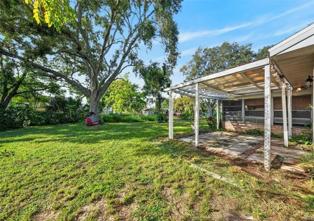 Photo 3 of Single family home for sale at 5234 Fredrick Rd, Fruitland Park, FL 34731 | MLS# G5118004 | Listing updated on 2026-10-06