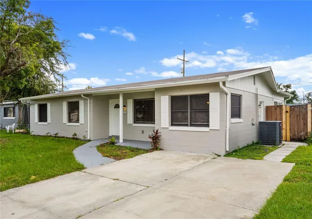 Photo 3 of Single family home for sale at 3926 Citadel Dr, Orlando, FL 32839 | MLS# O6443172 | Listing updated on 2026-10-06