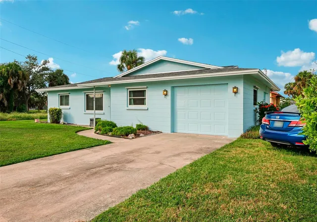 Photo 2 of Single family home for sale at 2210 Gentian Rd, Venice, FL 34293 | MLS# A4706680 | Listing updated on 2026-09-21