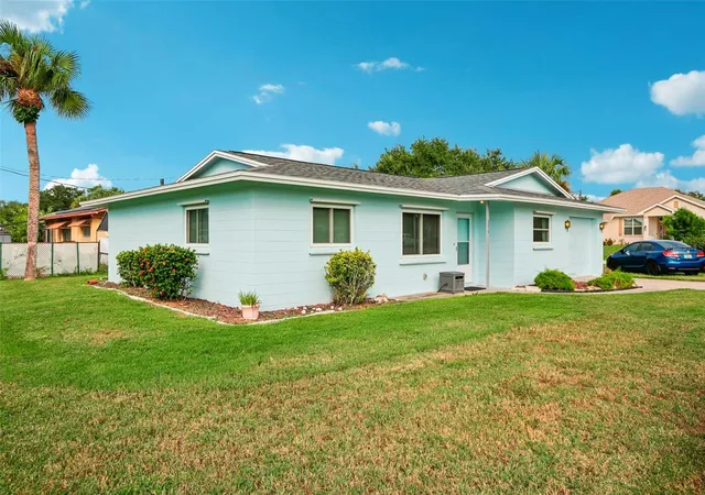 Photo 3 of Single family home for sale at 2210 Gentian Rd, Venice, FL 34293 | MLS# A4706680 | Listing updated on 2026-09-21