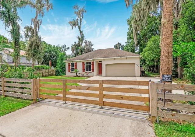 Photo 3 of Single family home for sale at 3348 Grand Ave, Deland, FL 32720 | MLS# V4951376 | Listing updated on 2026-09-25