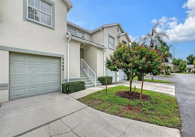 Condo for sale at 5469 Fair Oaks St #5C, BRADENTON, FL 34203 | MLS# A4706683
