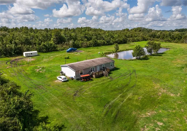 Photo 3 of Manufactured home for sale at 3980 Doe Dr, Saint Cloud, FL 34772 | MLS# S5157911 | Listing updated on 2026-09-22