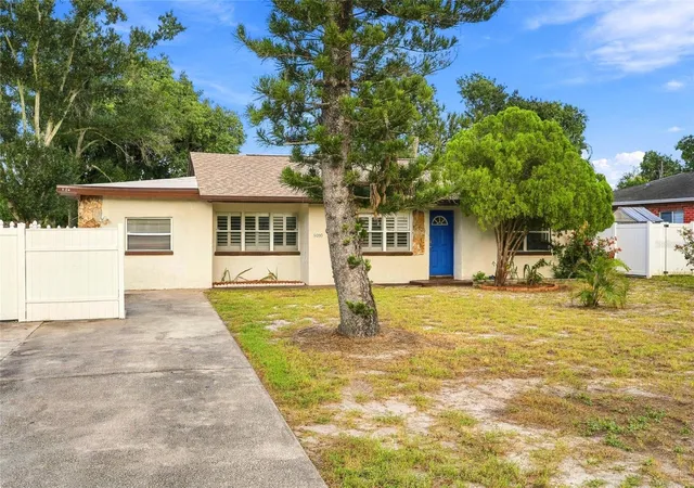Photo 1 of Single family home for sale at 5030 Aragon Way S, Saint Petersburg, FL 33705 | MLS# TB8550135 | Listing updated on 2026-10-11