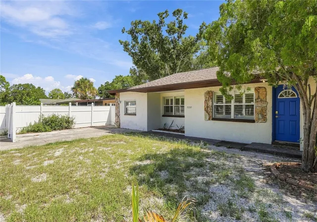 Photo 2 of Single family home for sale at 5030 Aragon Way S, Saint Petersburg, FL 33705 | MLS# TB8550135 | Listing updated on 2026-09-19