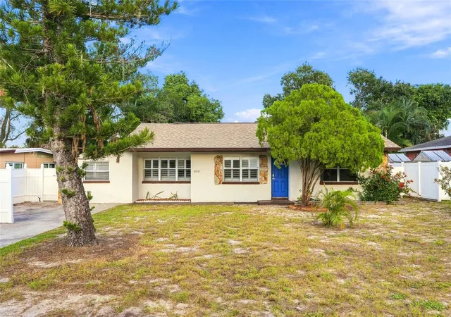 Photo 2 of Single family home for sale at 5030 Aragon Way S, Saint Petersburg, FL 33705 | MLS# TB8550135 | Listing updated on 2026-10-11